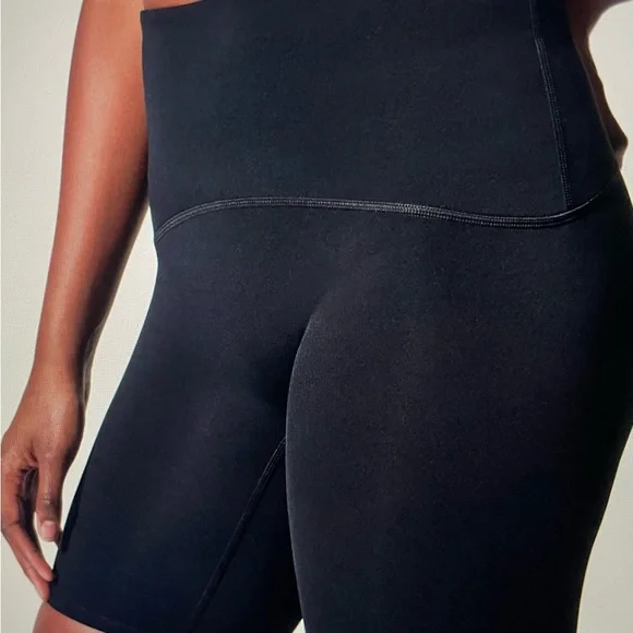SPANX Every Wear Bike Shorts With Pockets Women's Size Small in Black